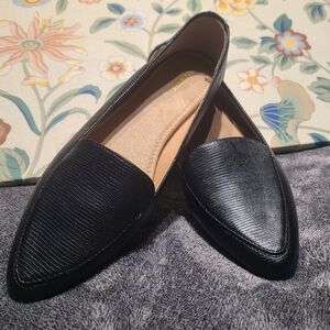 Old Navy Black Pointed Toe Loafers Flats Size 10 Excellent Condition